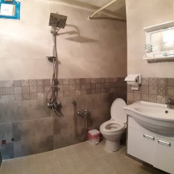 سرویس بهداشتی اتاق راش اقامتگاه اکولوژ ساسنگ