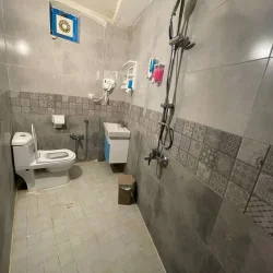 سرویس بهداشتی اتاق بلوط اقامتگاه ساسنگ