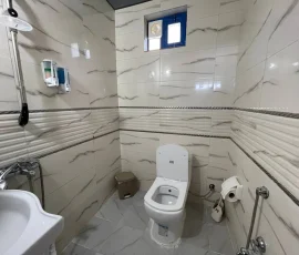 اتاق سرخدار اقامتگاه اکولوژ ساسنگ