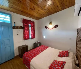 اتاق زربین اقامتگاه اکولوژ ساسنگ